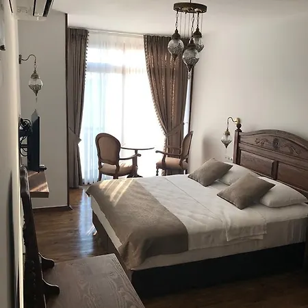 Hotel Ayshe *